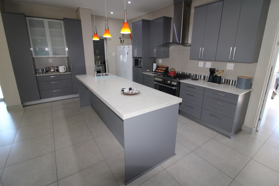 5 Bedroom Property for Sale in Kingswood Golf Estate Western Cape